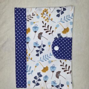 Várandósgondozási könyv borító kék-mustár virágok kék pöttyössel