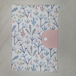 Várandósgondozási könyv borító pasztell virágok rózsaszínnel