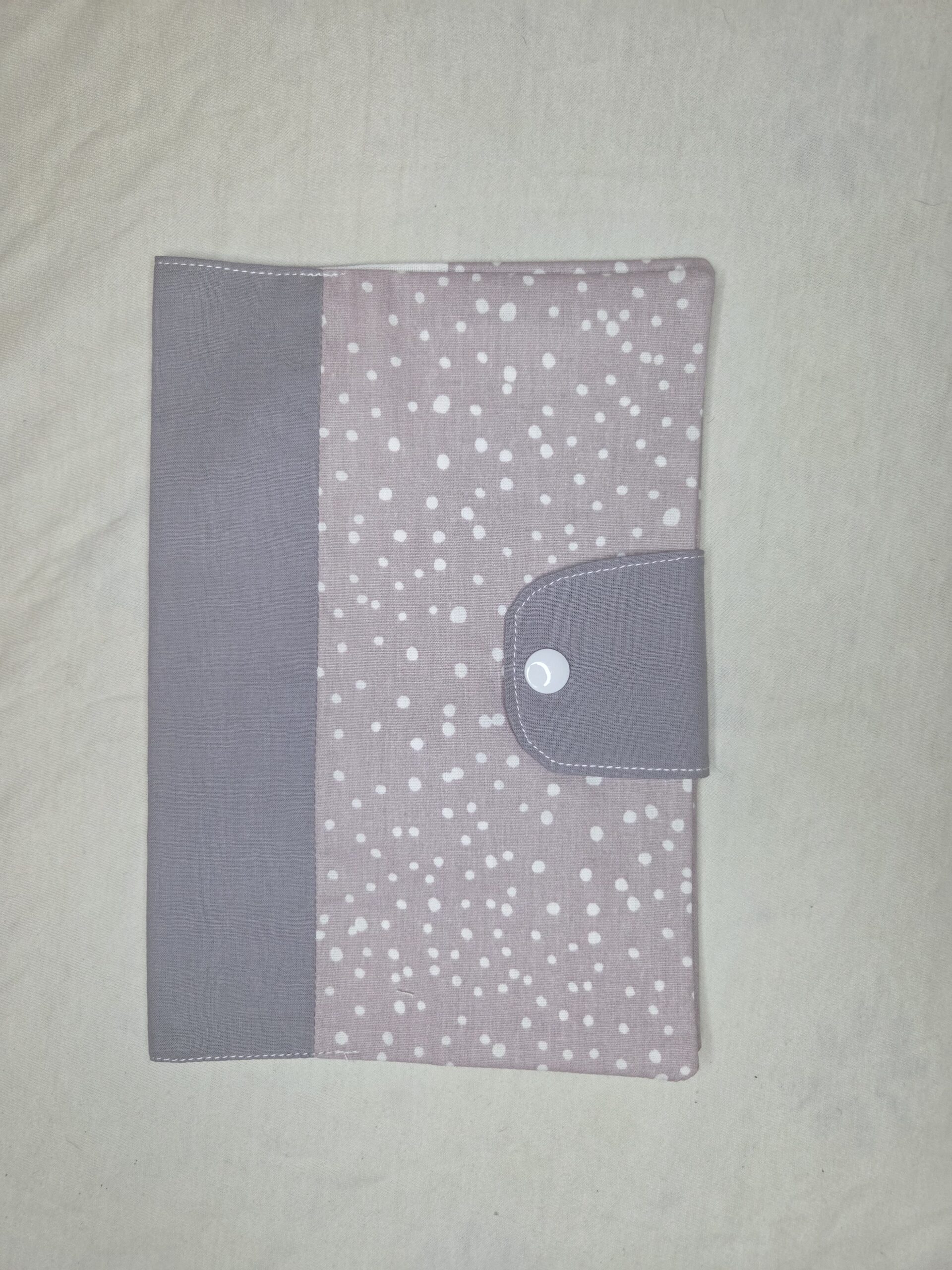 Várandósgondozási könyv borító bézs pöttyös szürkével